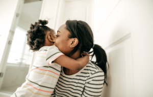 Lee más sobre el artículo ¿Cómo conectar emocionalmente con tus hijos e hijas?