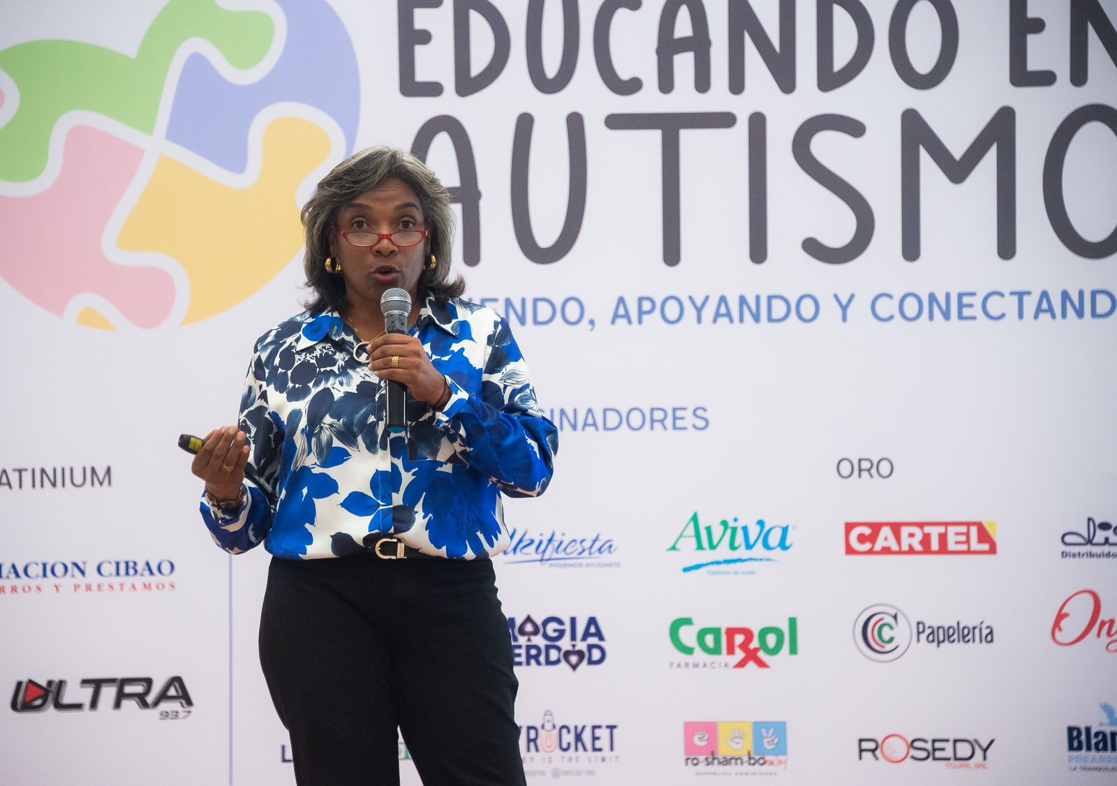 Lee más sobre el artículo Educando en Autismo: Viviendo, Apoyando y Conectando
