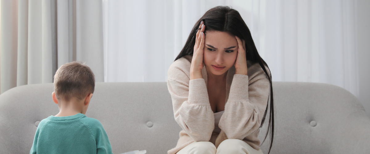 En este momento estás viendo ¿Cómo afecta el burnout de mamá la crianza de los hijos?